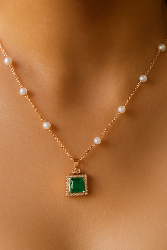 Pearl-Linked Green Stone Pendant Necklace – Luxe Minimalism